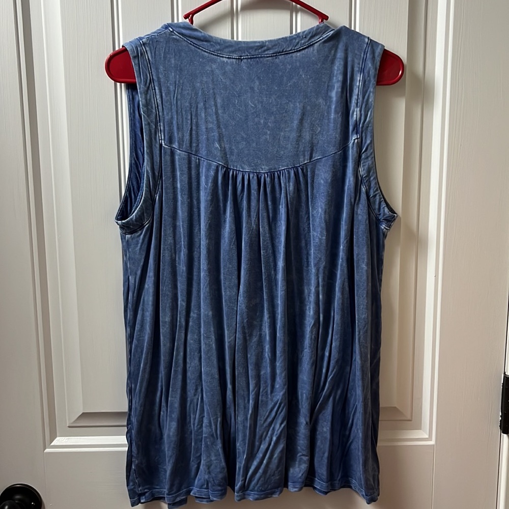Altar’d State Distressed Top Blue Medium - Picture 5 of 5